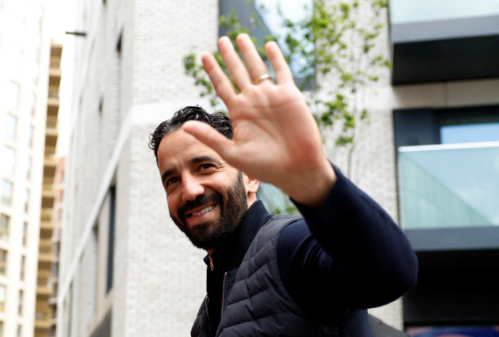 Shocked Manchester United, please leave but Amorim is anxious to resign voluntarily...Definitely support even if runner-up in Europa → Totally opposite to Tottenham