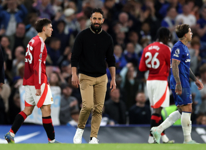 Shocked Manchester United, please leave but Amorim is anxious to resign voluntarily...Definitely support even if runner-up in Europa → Totally opposite to Tottenham