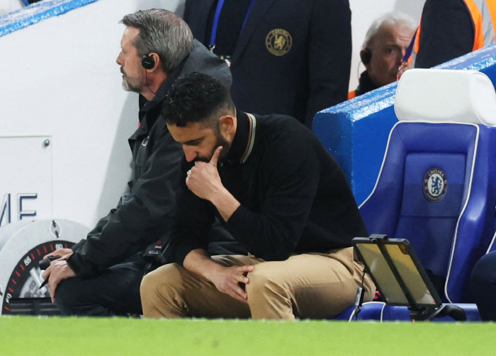 Shocked Manchester United, please leave but Amorim is anxious to resign voluntarily...Definitely support even if runner-up in Europa → Totally opposite to Tottenham