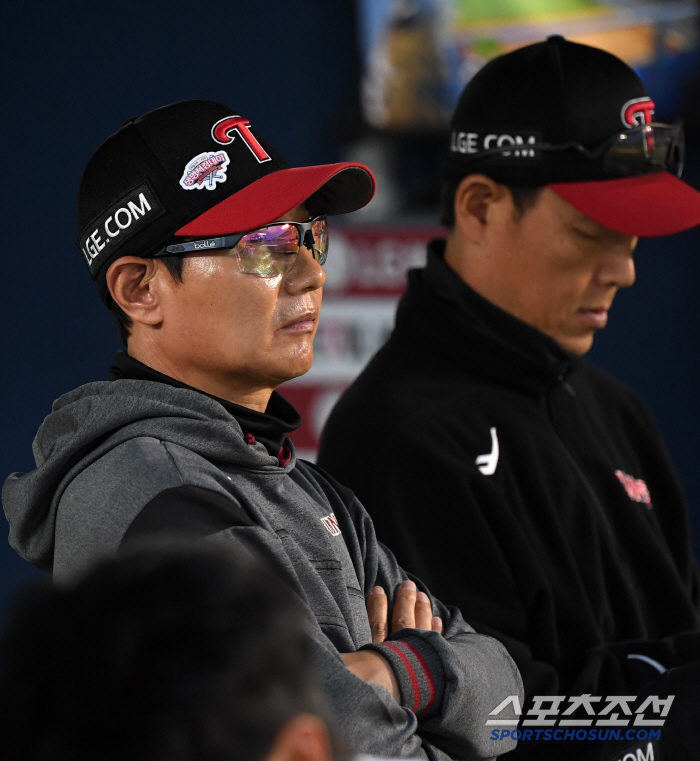 a walk, a baserunner, a mistake...Yeom Kyung-yeop's lament is not comfortable with No. 1 ranking as long as he could have drawn. 