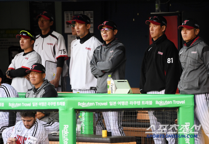 a walk, a baserunner, a mistake...Yeom Kyung-yeop's lament is not comfortable with No. 1 ranking as long as he could have drawn. 
