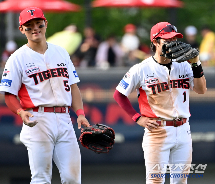 Why are you pushing me in when I have to throw a ball? Kim Kyu-sung (Gwangju Field) who sweated a lot while being embarrassed by Cho's obstruction of defense