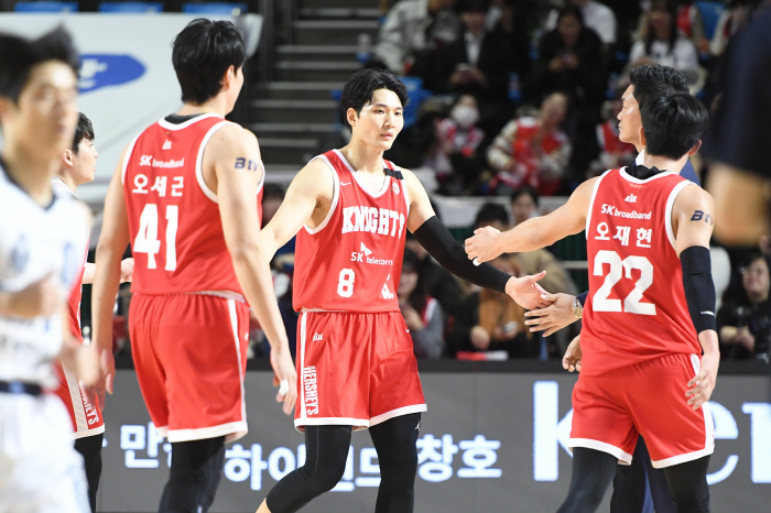 Big catch KBL FA market is heating up...Out of a total of 53 people, there are big fish-class lines such as Heo Hoon, Ahn Young Joon, and Kim Sunhyung