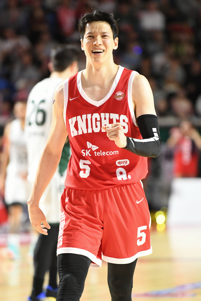 Big catch KBL FA market is heating up...Out of a total of 53 people, there are big fish-class lines such as Heo Hoon, Ahn Young Joon, and Kim Sunhyung