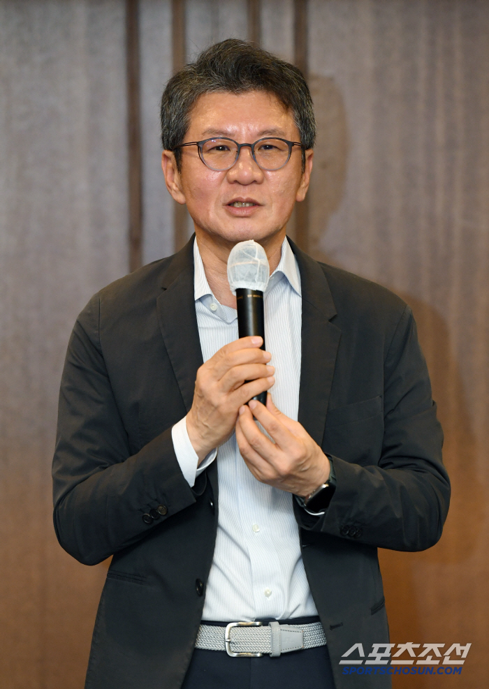 Busan Coach Cho Sung-hwan will be the champion of this year's 2025 Footballer's Golf Tournament