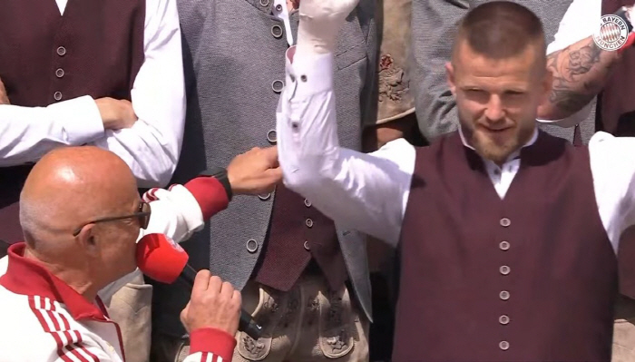 Happy Minjae, wearing traditional German clothes, flashing trophies in front of crowds...Attending the Munich Victory Event