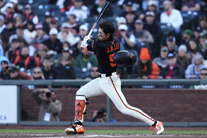 It's falling out of control! A batting average of 0.280 degrees collapsed, and Lee Jung-hoo, another four-for-four, no-antamos finalist SF won three consecutive games