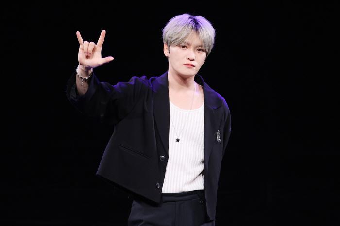 Kim Jaejoong NCT Yuta and SKZ, K-pop juniors who are trying to think about music  rock are great