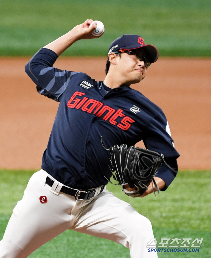 The Korean Series, which LG and Lotte are watching in advance, will flip when Lotte sweeps 