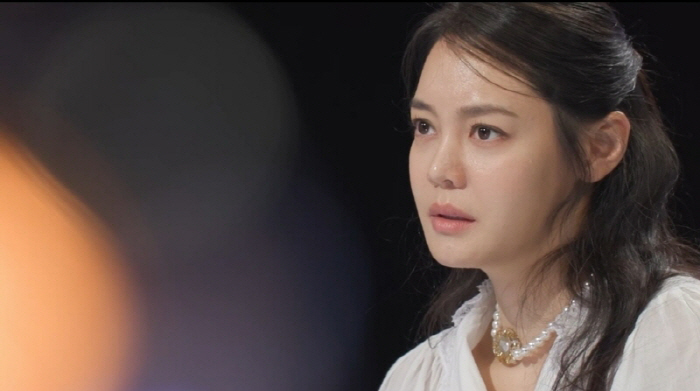 Lee Ji-hye was shocked by the killer Jung Yoo-jung who wanted to kill her..Brutal than the Devil (Smoking Gun)