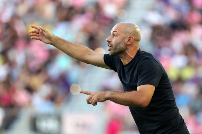 Mascherano the Magi is erasing Messi's late career...03 Catastrophe → Ronaldo and Dong-Ahn