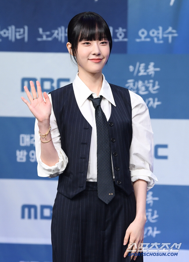  Han Seok-gyu's daughter Chae Won-bin Re-signs with Outer Universe...The trend continues