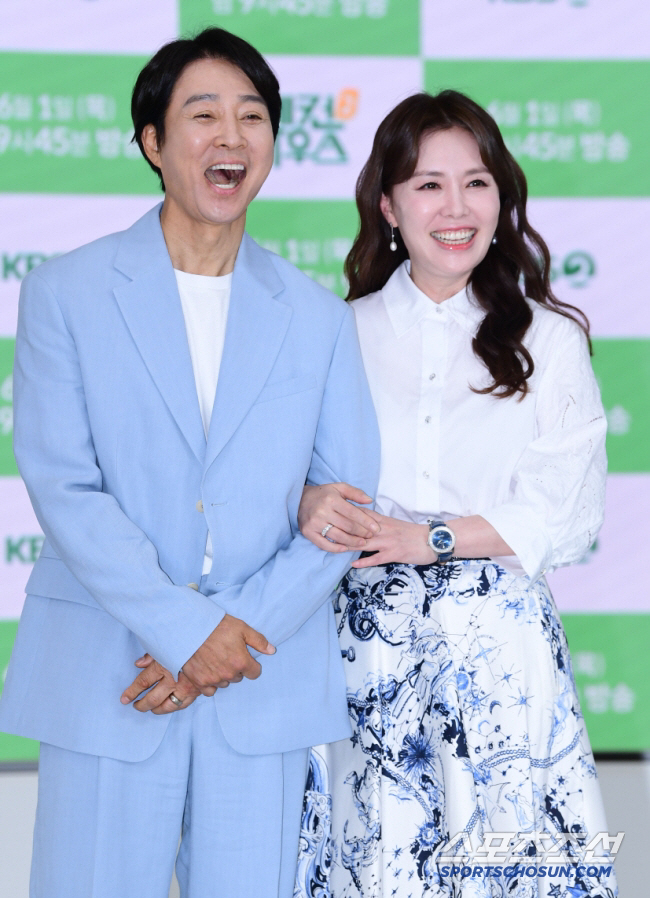 'We're not a parakeet couple'...Choi Soo-jong ♥ Ha Hee-ra transformed into a problematic couple