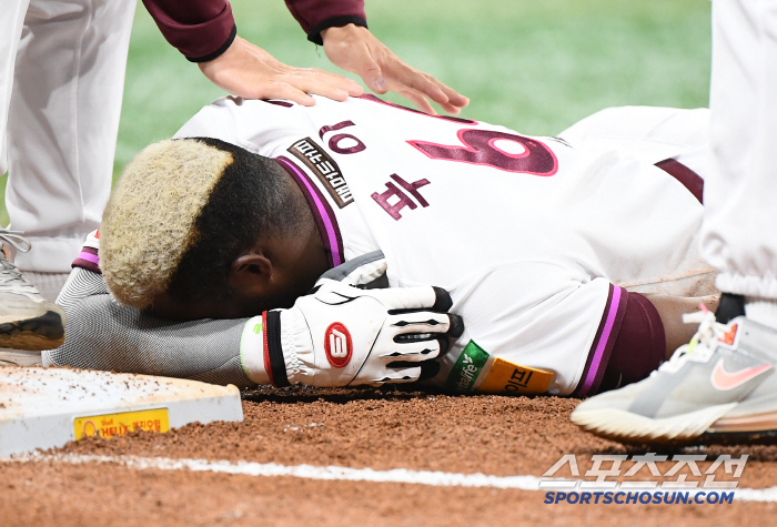 Puig, who had a bad shoulder, visited a Korean hospital even on the day he was forced to leave