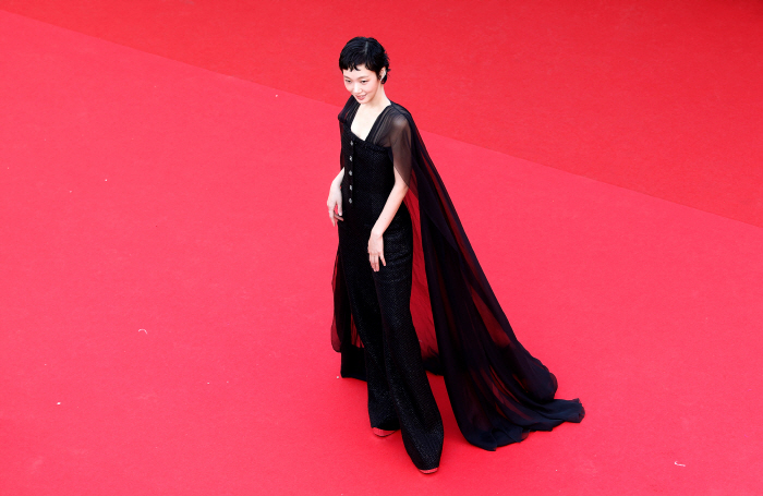  Kim Go-eun Shines on Cannes Red Carpet as Nespresso Ambassador