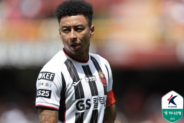 Ronaldo's tearful Champions Man Can't Play Next Year's Champions...mixed joy and sorrow with Manchester United teammate Lingard