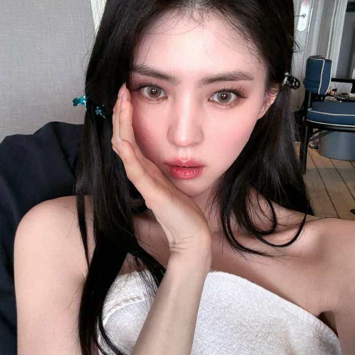  Han Sohee, who took a selfie with a towel on, said her friend in Cannes