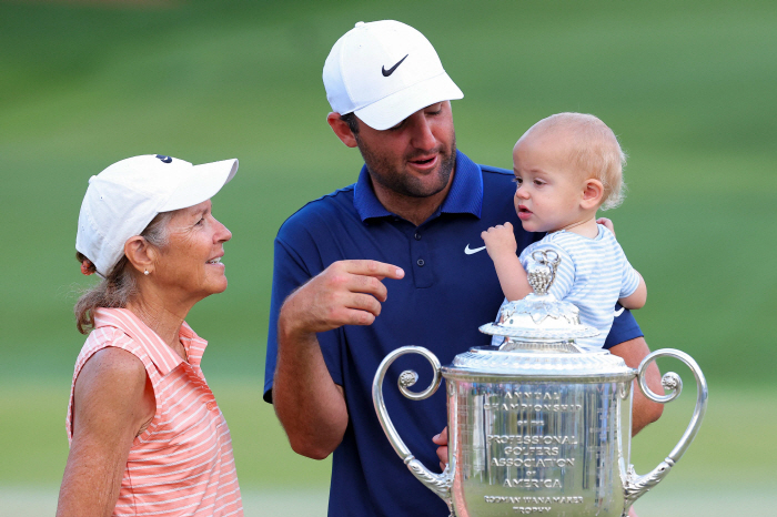 Shaken, but surprising resilience, the trend is Scheffler, the third major winner, and Kim Si-woo's first top 10 major achievement