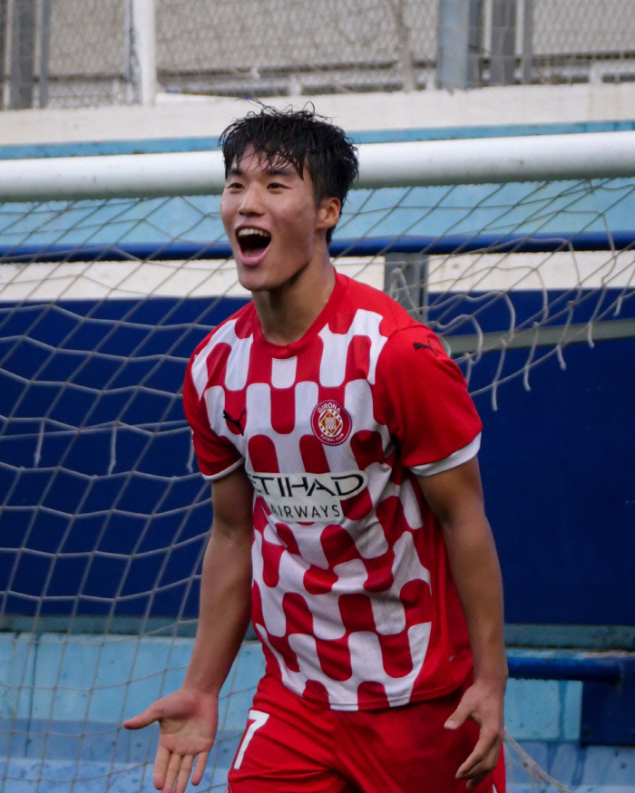 There has been no such prospect since Lee Kang-in Kim Min-soo, a soccer prodigy, scored 12 goals → He appears to be promoted to the fourth division and scored the winning goal in the first round