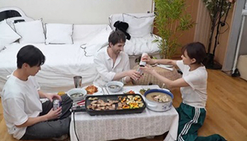 British actor goes straight to Ye Ji-won, '♥ I have to meet my younger sister' (because I'm a solo artist)