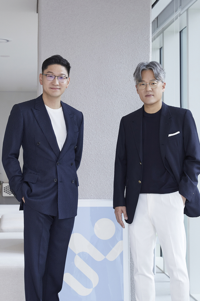 Co-CEO Tak Young-joon and Jang Cheol-hyuk of SM selected Billboard Global Power Players 