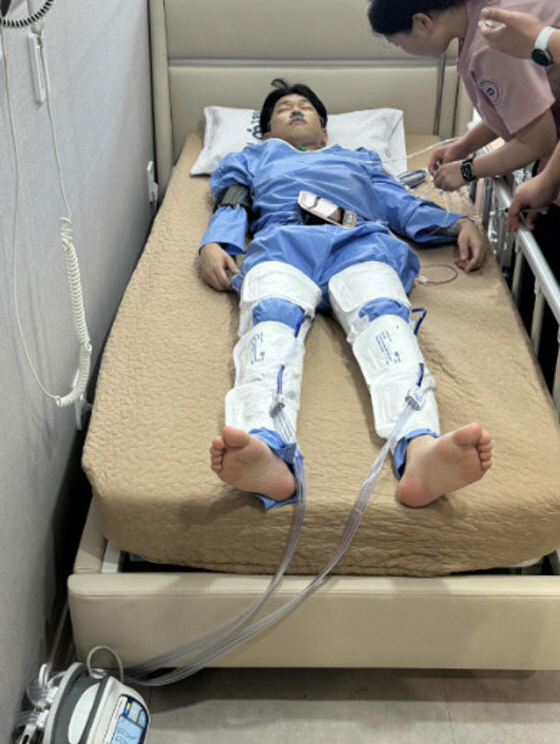 Crush, lying down before regaining consciousness after surgery, feeling numb in his legs 