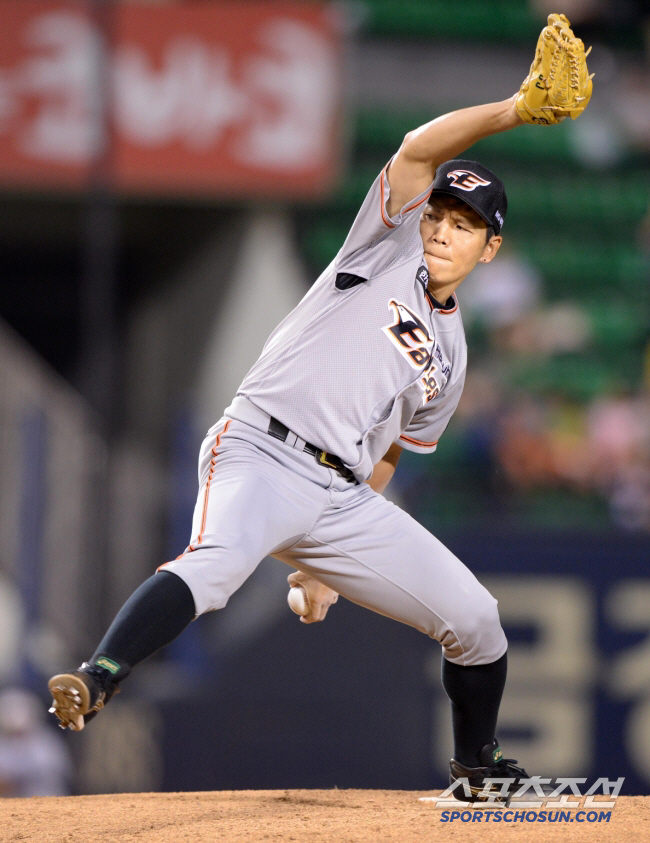 Foreigner Park Jung-jin's pitching form that looks like he's going to fall while throwing, and if he can control the 160km fastball