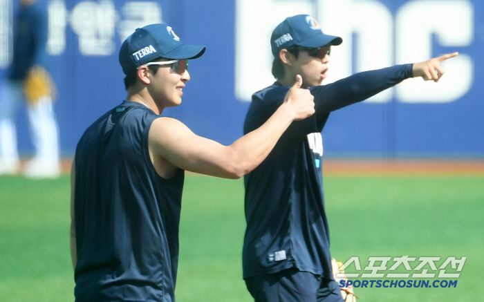 Happy baseball in Ulsan NC Smileman Kim Hwi-jip's new body thumbs up 