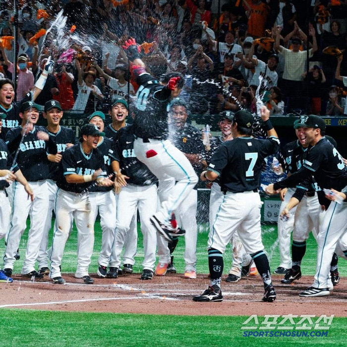 He returned to his former team after 20 years because he was afraid of losing trust, and a pitching coach investigated the police through online gambling