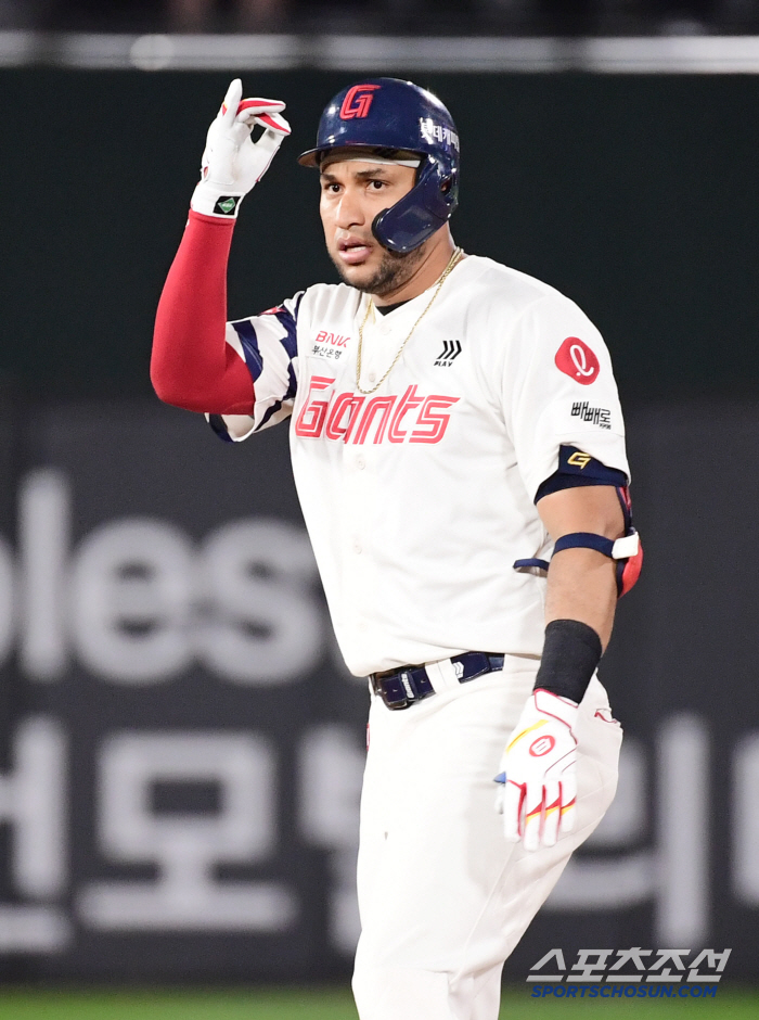 In every inning, Elotrasikoda Songchan's first full base shot LG, 179, won despite Lotte's scary chase. Yoon Sungbin, 157km, 9 runs and 3rd place in Lotte 