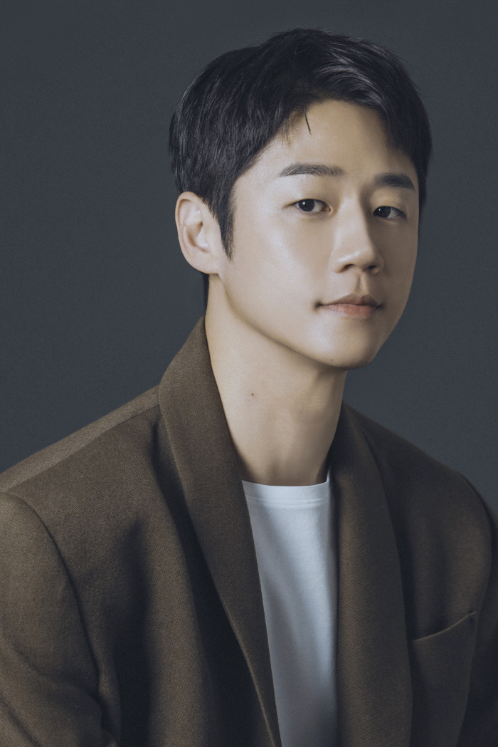 Jung Jun-won Reflects on ‘Resident Playbook’ Role and Relationship with Go Younjung