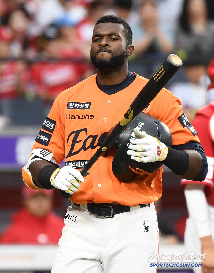 It's because you're so nice. I have to play well... Hanwha's real concern. It's ambiguous to make a guaranteed 1 billion won?