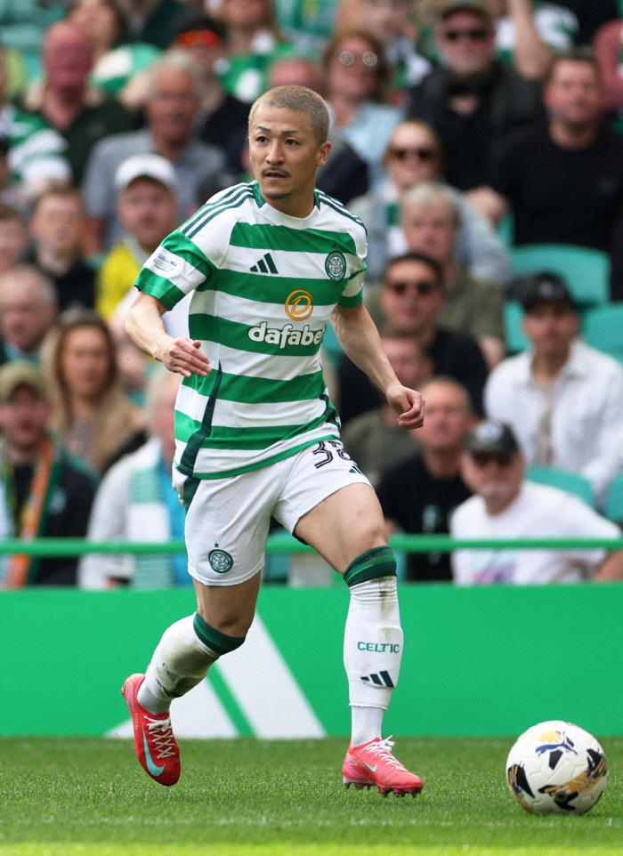 Japan's fever has turned upside down, too!33 goals and 12 assists top scorer  league MVP all-time performance, and Leeds  West Ham are interested in EPL transfer rumors