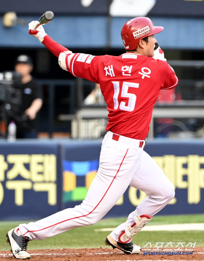 KIA lost! SSG won 3 times in a row and came in 4th place alone! Phew.. Sweat save with 2 outs and full base in the 9th inning → Doosan Shock's 4th consecutive loss