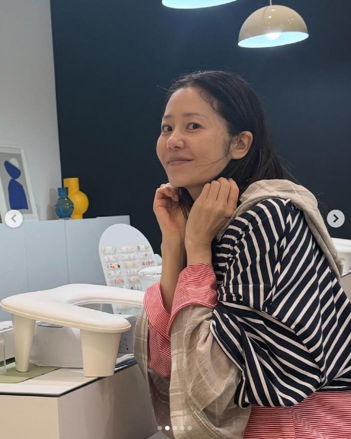 Ko Hyunjung, you really don't have any makeup on..I can't believe 54 years old