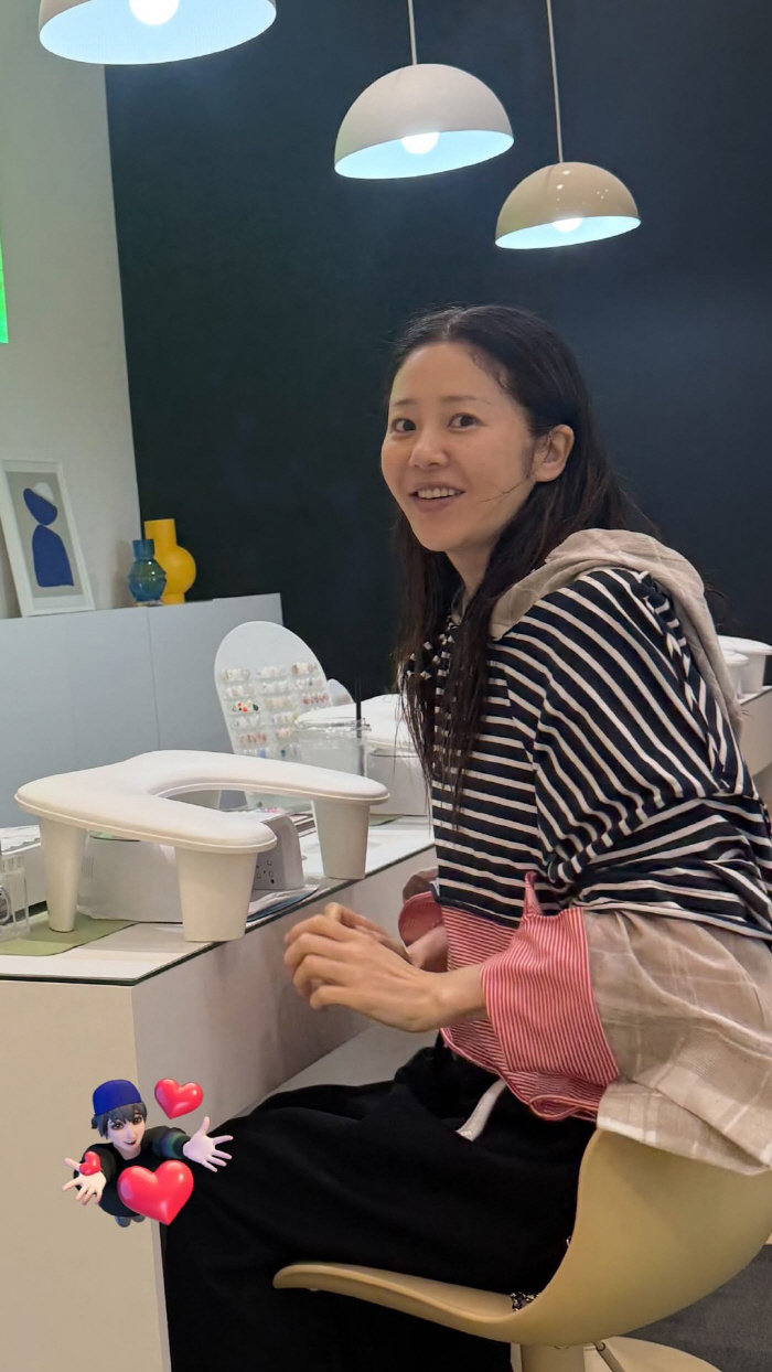 Ko Hyunjung, you really don't have any makeup on..I can't believe 54 years old