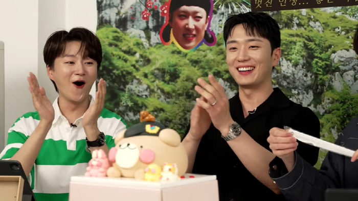 Ko Woo-rim across the country, ♥ The smile couple rings brightened with the excitement of getting married to Kim Yeon-ah also sparkles
