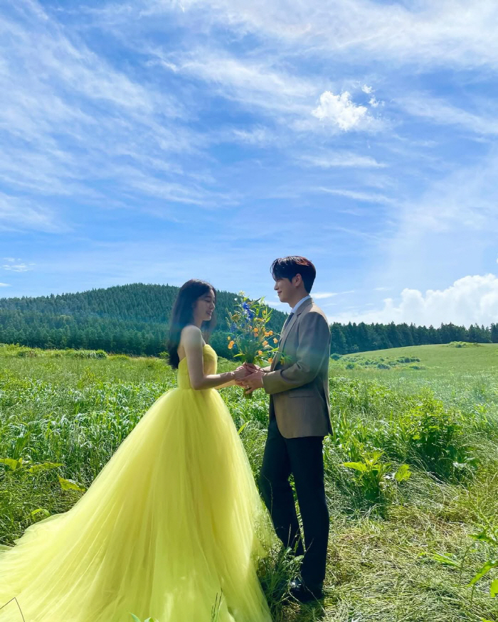 Ko Woo-rim across the country, ♥ The smile couple rings brightened with the excitement of getting married to Kim Yeon-ah also sparkles