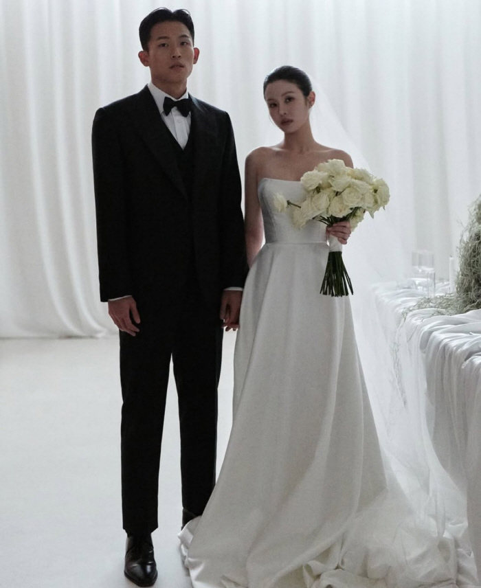 'Lee Kwang-ki's daughter ♥' Jung Woo-young reveals subway wedding photo, 'I'll live a pretty life!' 