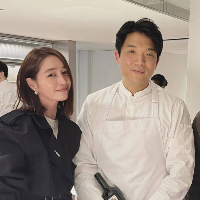 Lee Min-jung, as expected, ♥ Lee Byung-hun is a sniper...I'm sorry for the two-shot with Ahn Sungjae, but I cut one person 