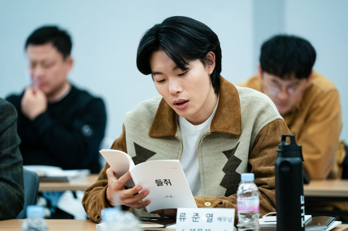  This is your first time? Ryu Jun-yeol, Seol Kyung-gu, acting for the first time in his life as a field mouse