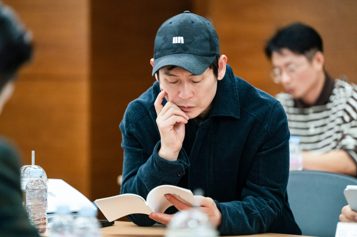  This is your first time? Ryu Jun-yeol, Seol Kyung-gu, acting for the first time in his life as a field mouse