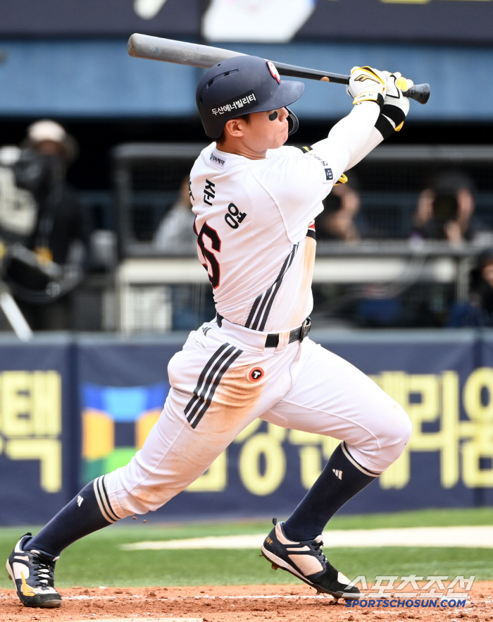 Oh, my God. I'm starting today.. Doosan got injured again! Shortstop Park Joon-young's first team was canceled → Lee Sun-woo, a high school graduate rookie, called up