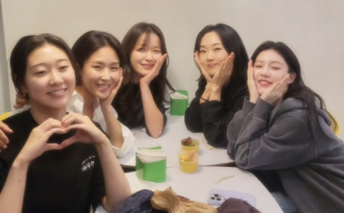  'Professor Seo Jung-min' is still...Warm chemistry with Lee Bong-ryeon, Ko Yoon-jung, Han Ye-ji, and Son Ji-yoon