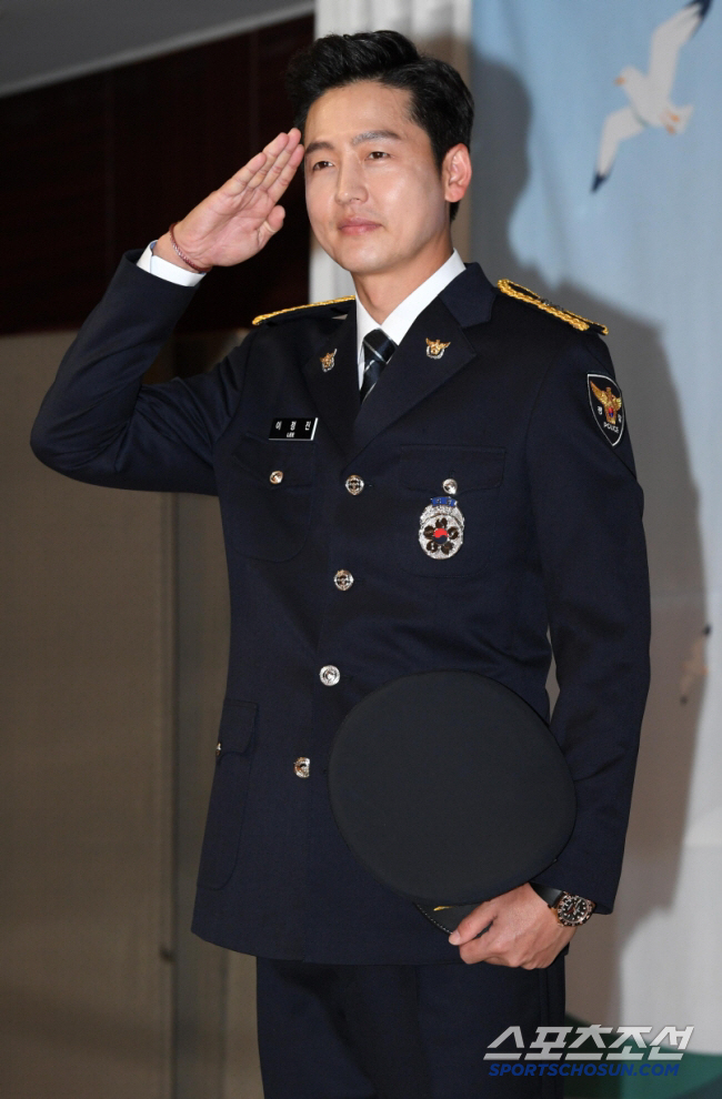 Soon, Lee Jung-jin in his 50s will be the ultimate decision after two years of dating hiatus...I'm trying