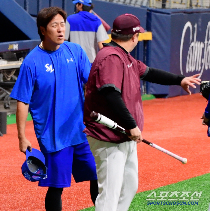40-year-old Kang Min-ho, who injured his knee, cried because he was sick, but he threw a surprise steal' and turned around 11 innings full-time