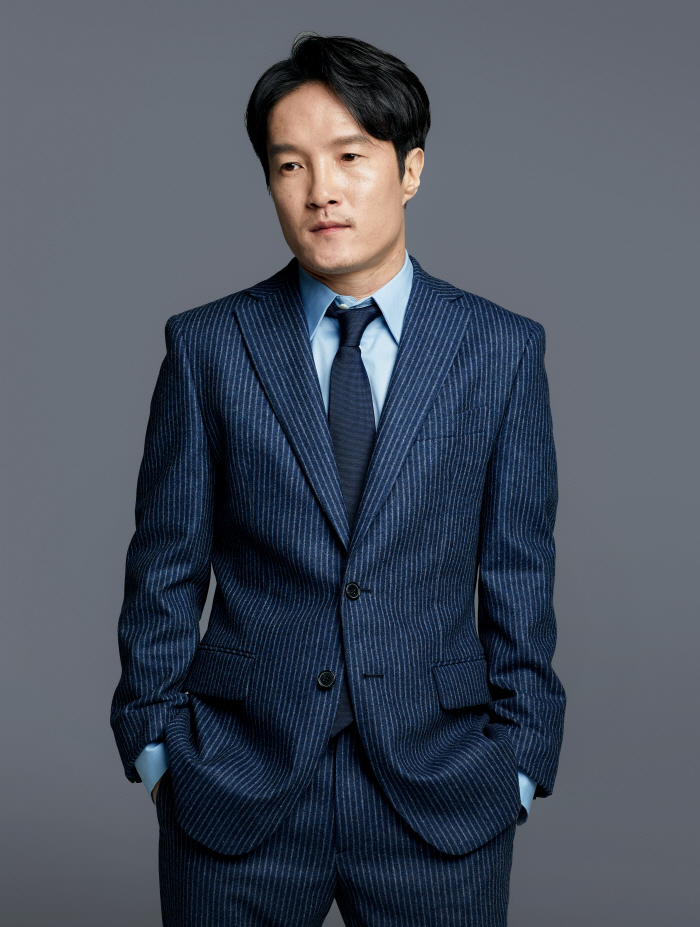 Actor Lee Joong-ok made a comeback on stage after 6 years..After this summer, the role of the most realistic actor, Hyun-soo