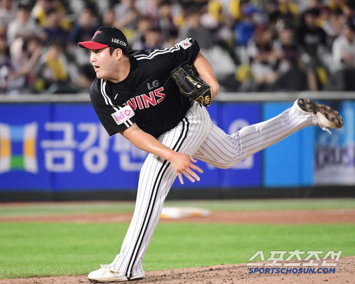 Are you the same pitcher? Three hits, one walk, and four runs in the bottom of the sixth inning → No hit, one walk and no run in the bottom of the 11th inning. 151km Shin Sing-Too, which has changed in a day.