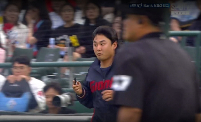 Cheer up, my friend! For the same age who is shaking on the mound...The warm inside of the must-win group who jumped with their feet, everyone was in one mind. 