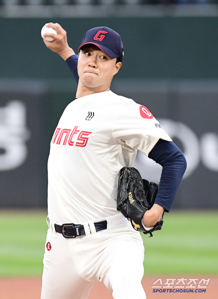 Cheer up, my friend! For the same age who is shaking on the mound...The warm inside of the must-win group who jumped with their feet, everyone was in one mind. 